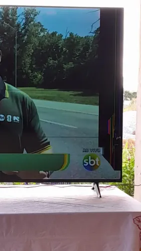 Vendo essa tv tcl 65 com a tela quebrada pra retirar pesas