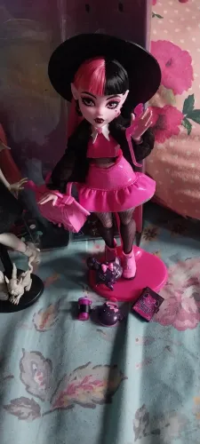 Boneca Draculaura core refresh g3