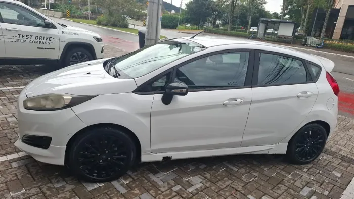 Ford Fiesta 1.6 16V Flex Mec. 5P 2015