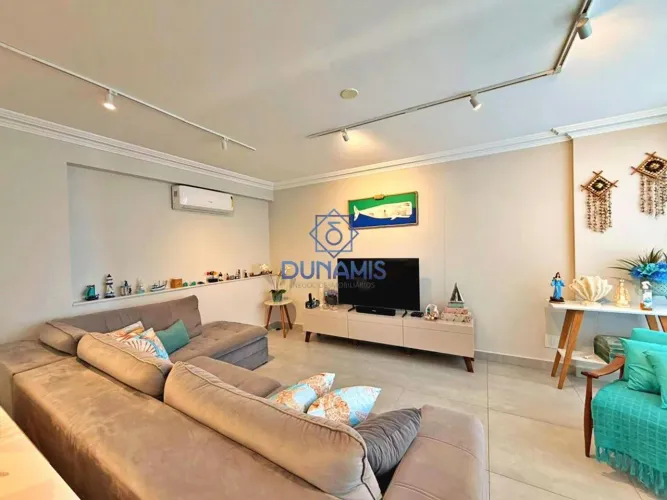 APARTAMENTO TOTALMENTE REFORMADO À VENDA NA PITANGUEIRAS -PRÉDIO FRENTE MAR