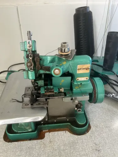 Vendo máquina overloque portátil chinesinha