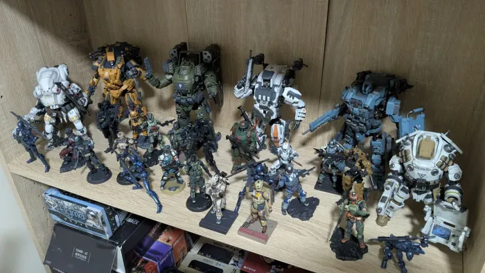 Lote Figuras de Soldados e Mechas JoyToy