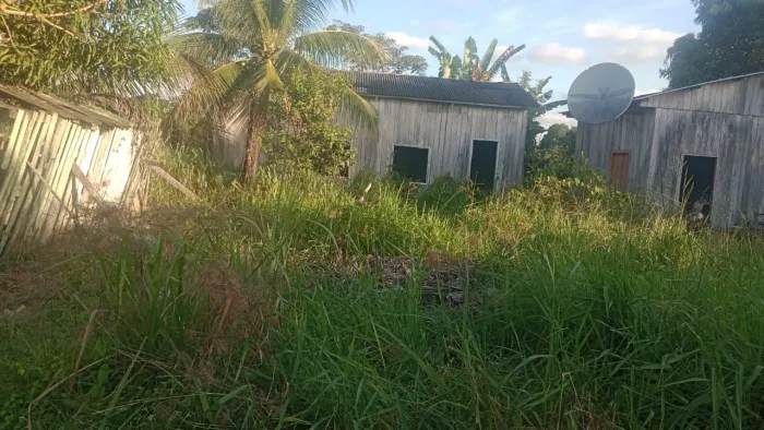 Vendo terreno com uma casa dentro 
