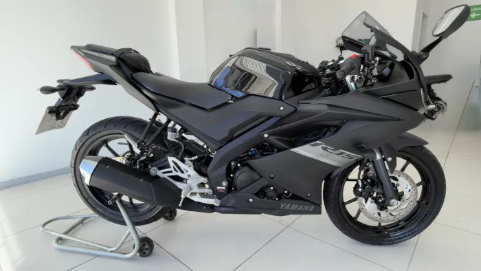 Yamaha R-15 ABS