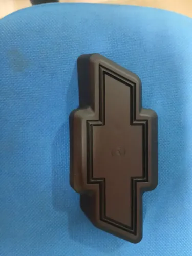 Símbolo gm tracker frontal da grade