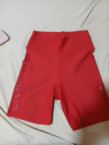 Bermuda vermelha tam G marca live 60 reais Nova