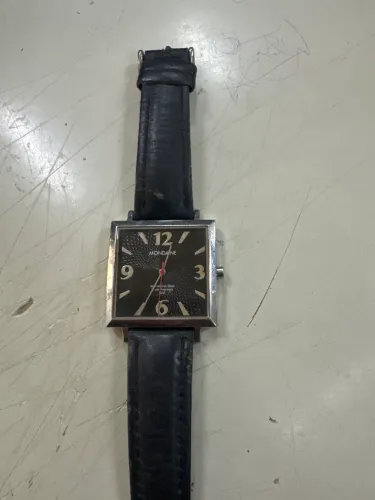 Vendo lindo relógio mondaine fucionando perfeitamente,pouco tempo de uso.