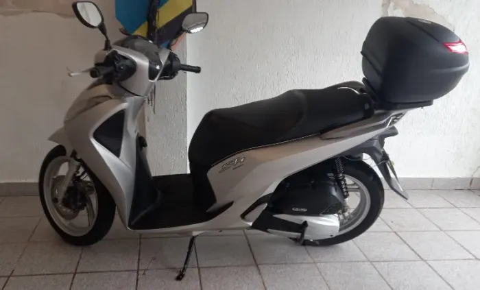 Honda SH150i 2017 - Apenas 10.500 km - 3º dona - excelente estado
