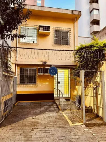Casa comercial para venda ou locação na Vila Olímpia em São Paulo.