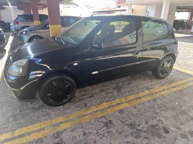 Renault Clio Hi-flex 1.0 16V 3P 2011