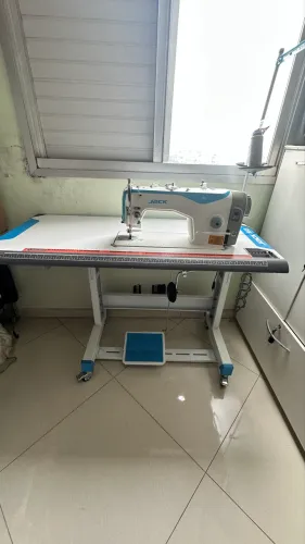 Máquina de costura Jack F4 em Perfeito estado