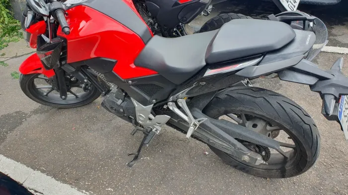 Moto cb300f oportunidade