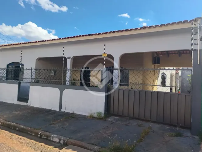 Oportunidade no CPA 1 (Cuiabá-MT)  Casa com 3 Qts (1 Suíte) + Edícula | Perfeita para Mora