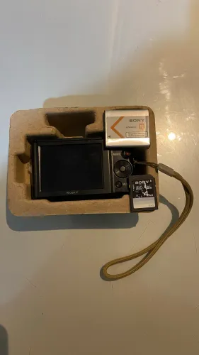 Sony Cyber-shot DSC-W800 Semi Nova + Bateria, Carregador e Cartão 4GB