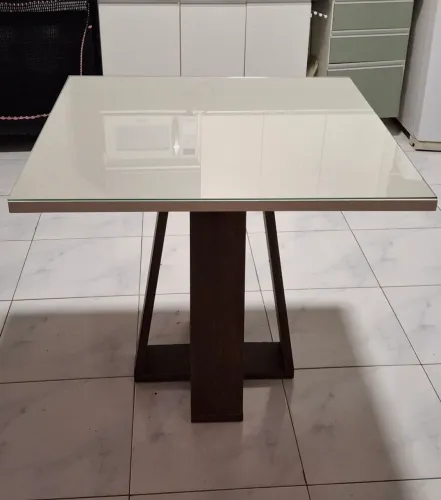 MESA DE 4 CADEIRAS 
