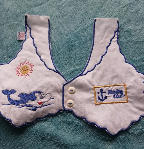Gola bordada para roupa infantil