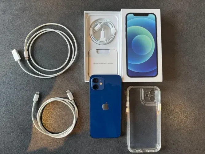 iPhone 12 Azul Impecável na caixa. Capa, película e 2 cabos lightning extras!!!