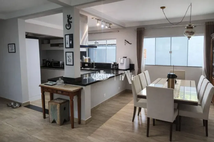 Sobrado com 3 quartos à venda, 177 m² por R$ 850.000 - Monte Belo - Londrina/PR