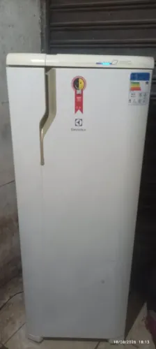 Geladeira Eletrolux frosfree tecnologia gelo seco