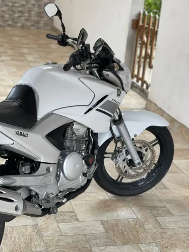 Fazer 250cc, moto muito bem cuidada, diversas manutenções recentes