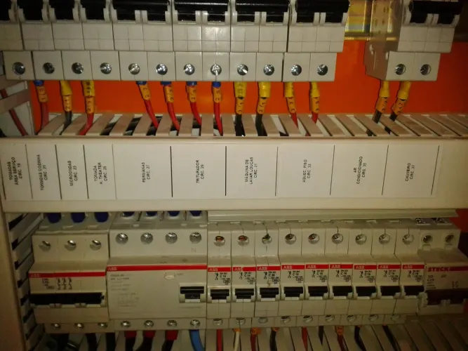Eletricista Residencial: Reparos Rápidos, Chuveiros, Tomadas e Fiação