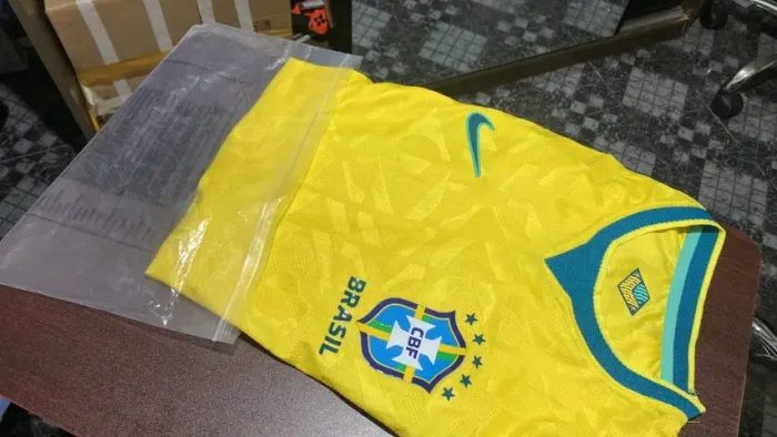 Camisa do Brasil, G, versão jogador.
