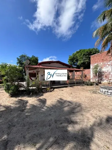 Casa em carne de vaca, terreno grande, 03 quartos, 02 suites totalmente reformada