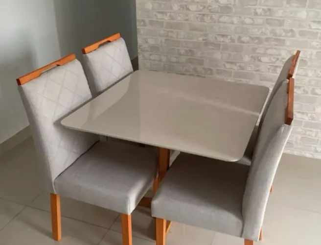 Mesa Quadrada Tampo de Vidro com 4 Cadeiras NOVO