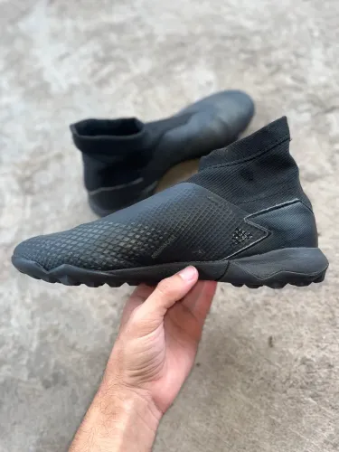 Chuteira Adidas predator society