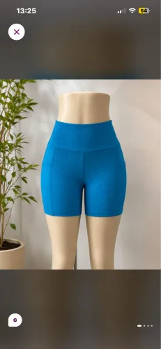 Short academia com bolsos