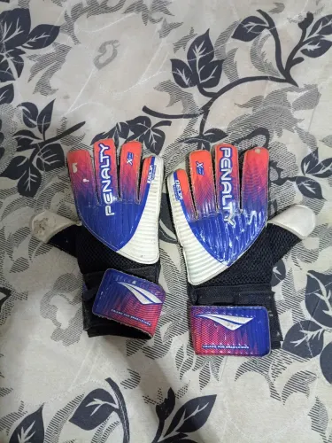 Luva de goleiro usado-bom