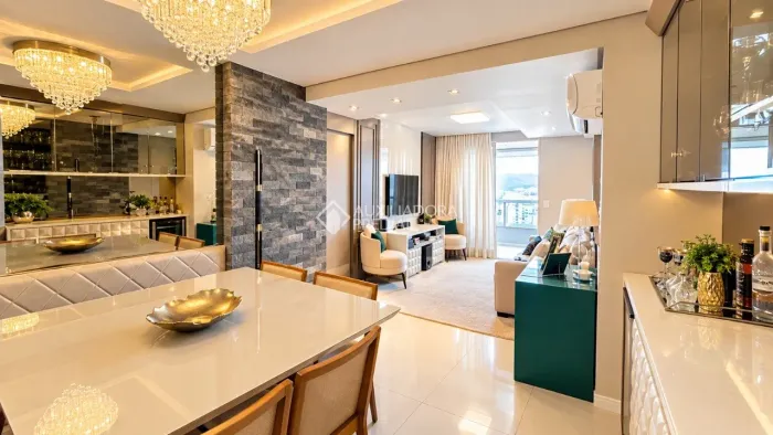 Apartamento com vista mar e 3 vagas no Estreito