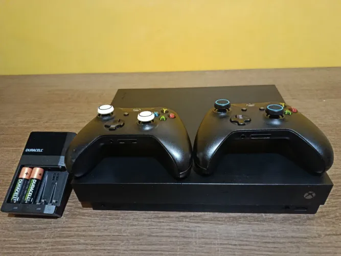 XBOX ONE X + 100 JOGOS