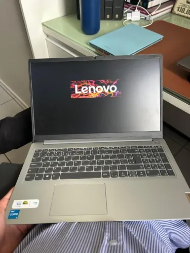 Notebook Lenovo IdeaPad 1 15IAU7 - i3 de 12° Geração - 8 GB de RAM