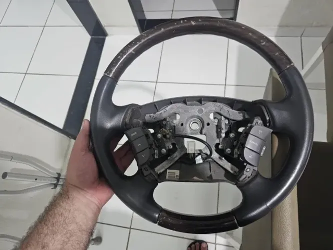 Volante Multifuncional Hyundai Azera 2007 a 2011 em bom estado e funcionando tudo