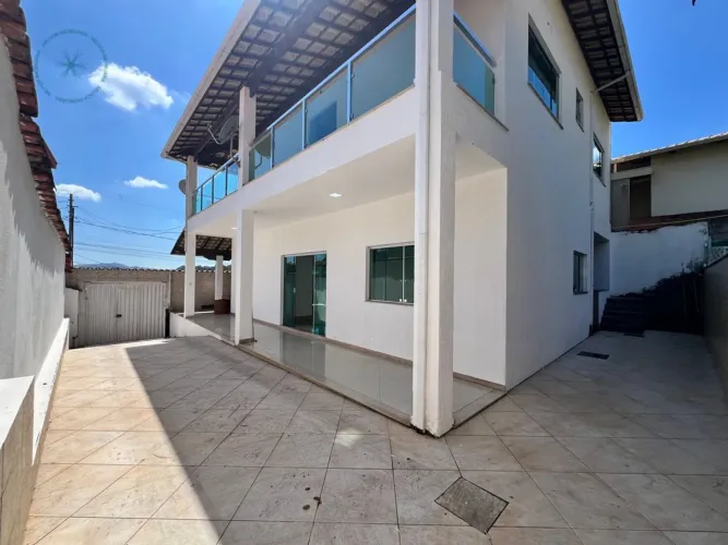 Casa em Lote 420m² á venda no bairro Rio Branco, Belo Horizonte - MG.