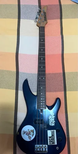 Baixo de 4 cordas Yamaha