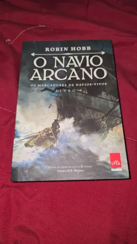 Livro "O Navio Arcano", de Robin Hobb