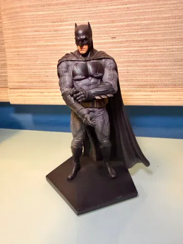 Batman - Estátua 1/10 Iron Studios - Batman vs Superman