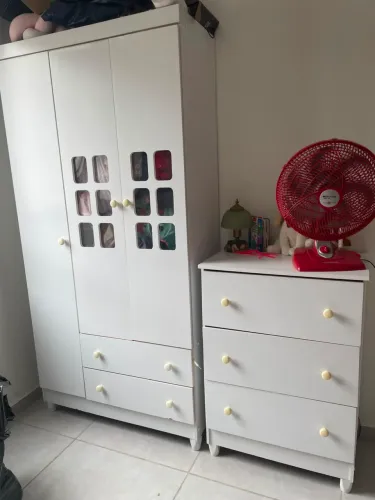Guarda roupa e cômoda