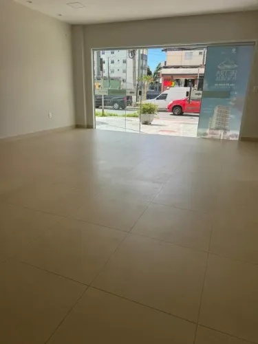 Locação Anual: Loja Comercial de 40 m² na Avenida Paris, Praia do Morro!