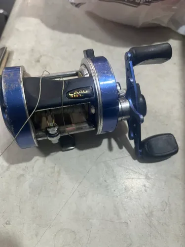 Carretilha Caster 400 esquerda