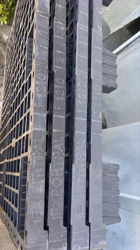Pallet Plástico Reforçado 1210 (1,20m x 1,00m) - Para Carga Pesada (Usado)