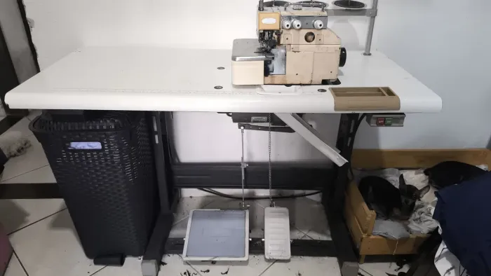 Vendo maqui overloque de arremate