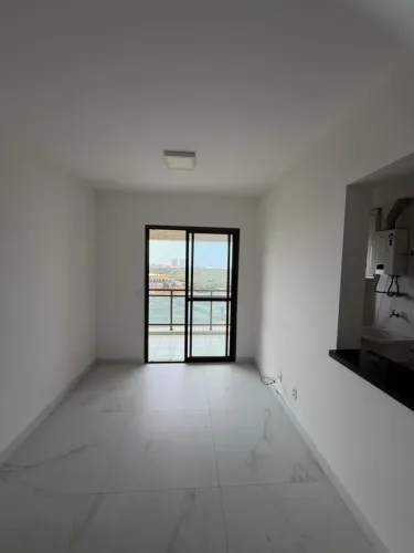 Alugo apartamento no Condomínio Jardins, com projetados, andar alto, vista mar.