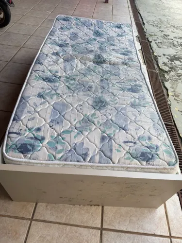 Cama e Colchão solteiro 