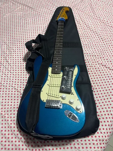 Guitarra Menphis Tagima com Cuve Baby