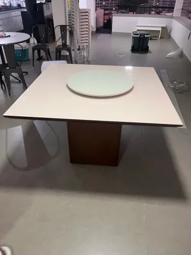 Mesa de Jantar 1,40 x 1,40 tampo de vidro laqueado off white