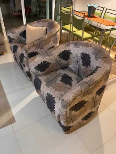 Duas poltronas de boa qualidade