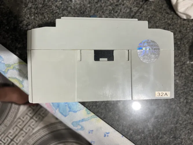 Disjuntor caixa moldada 32a tri polar Jng